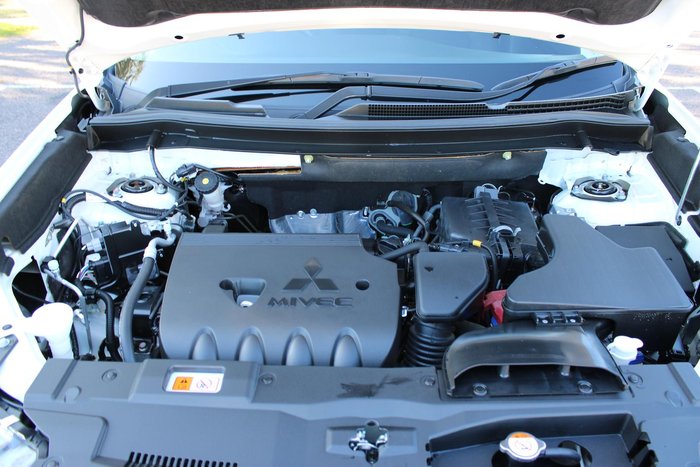 2020 Mitsubishi Outlander LS
