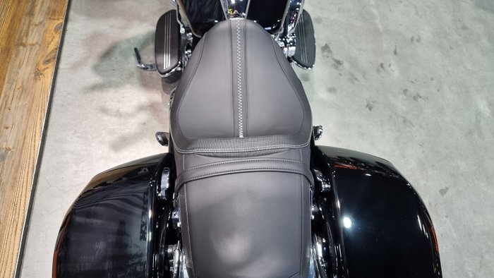 2025 Harley-davidson FLHX STREET GLIDE (117) Vivid Black