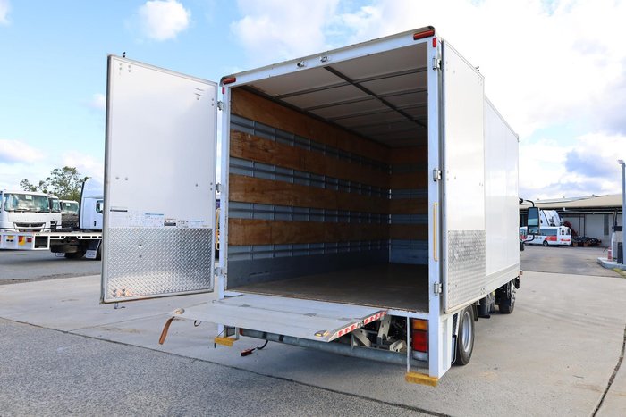 2021 Isuzu N Series NNR 45-150 Pantech White