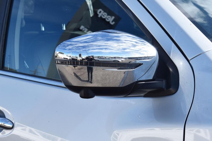 2019 Nissan Navara ST-X D23 Series 3 4X4 Dual Range Brilliant Silver
