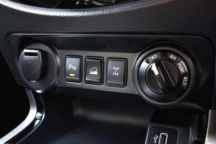 2019 Nissan Navara ST-X D23 Series 3 4X4 Dual Range Brilliant Silver