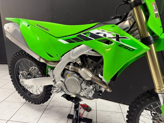 2025 Kawasaki 2025 Kawasaki KX252X FULL SIZE MOTOCROSS Green