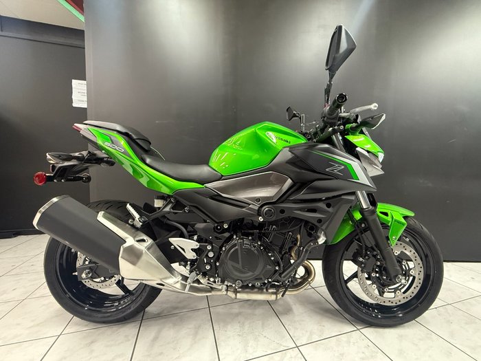 2025 Kawasaki Z500 Green