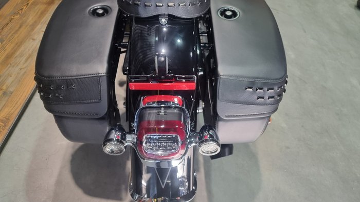 2025 Harley-davidson FLHC HERITAGE CLASSIC (117) Vivid Black