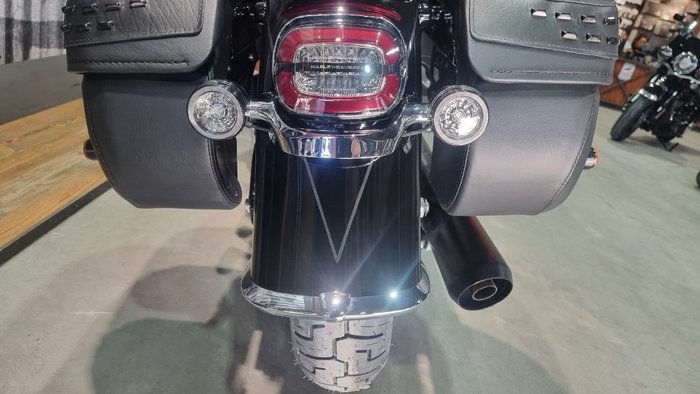 2025 Harley-davidson FLHC HERITAGE CLASSIC (117) Vivid Black