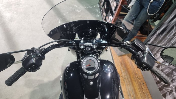 2025 Harley-davidson FLHC HERITAGE CLASSIC (117) Vivid Black