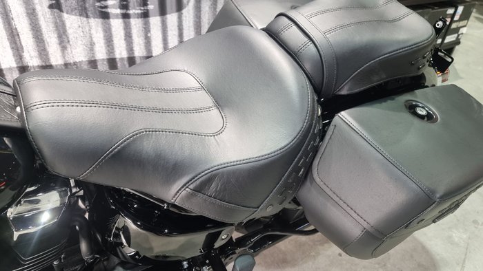 2025 Harley-davidson FLHC HERITAGE CLASSIC (117) Vivid Black