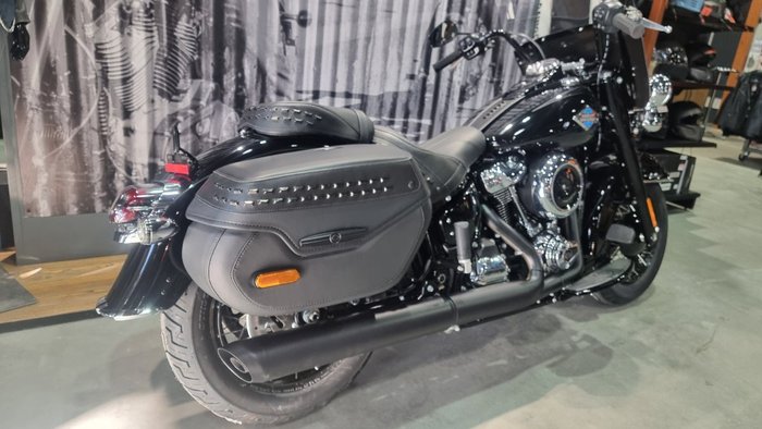 2025 Harley-davidson FLHC HERITAGE CLASSIC (117) Vivid Black