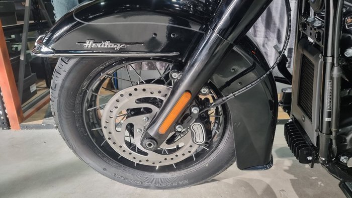2025 Harley-davidson FLHC HERITAGE CLASSIC (117) Vivid Black
