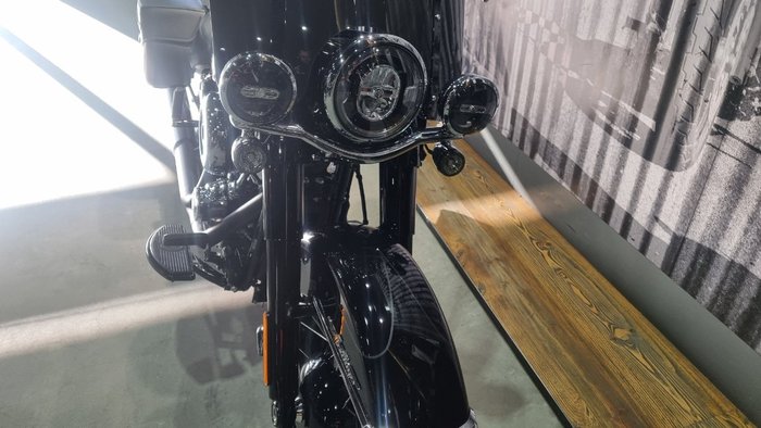 2025 Harley-davidson FLHC HERITAGE CLASSIC (117) Vivid Black