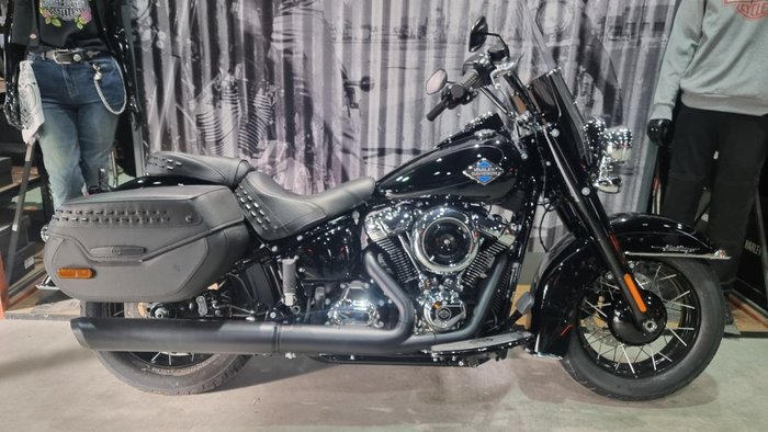 2025 Harley-davidson FLHC HERITAGE CLASSIC (117) Vivid Black