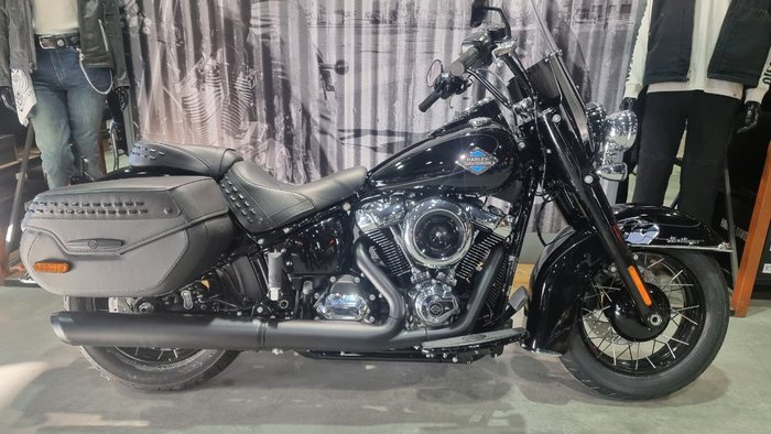 2025 Harley-davidson FLHC HERITAGE CLASSIC (117) Vivid Black