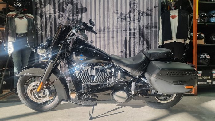 2025 Harley-davidson FLHC HERITAGE CLASSIC (117) Vivid Black