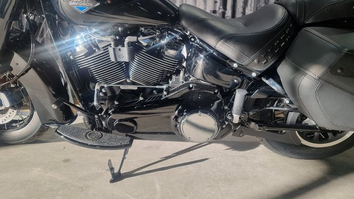 2025 Harley-davidson FLHC HERITAGE CLASSIC (117) Vivid Black