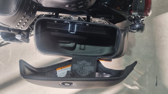 2025 Harley-davidson FLHC HERITAGE CLASSIC (117) Vivid Black