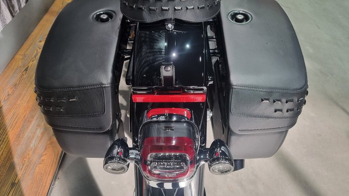 2025 Harley-davidson FLHC HERITAGE CLASSIC (117) Vivid Black