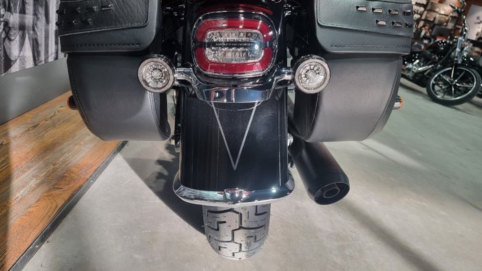 2025 Harley-davidson FLHC HERITAGE CLASSIC (117) Vivid Black