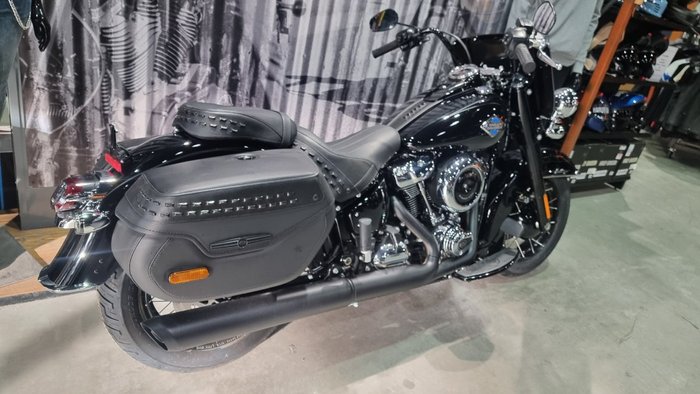 2025 Harley-davidson FLHC HERITAGE CLASSIC (117) Vivid Black