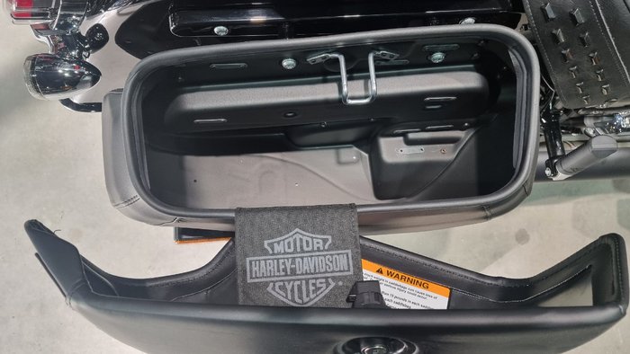 2025 Harley-davidson FLHC HERITAGE CLASSIC (117) Vivid Black