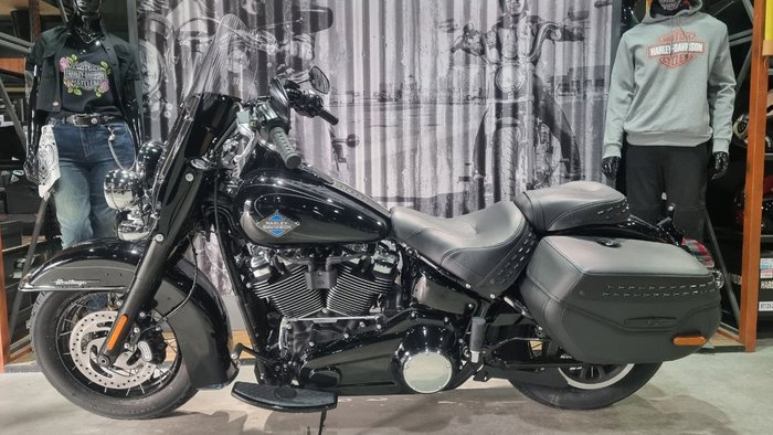 2025 Harley-davidson FLHC HERITAGE CLASSIC (117) Vivid Black