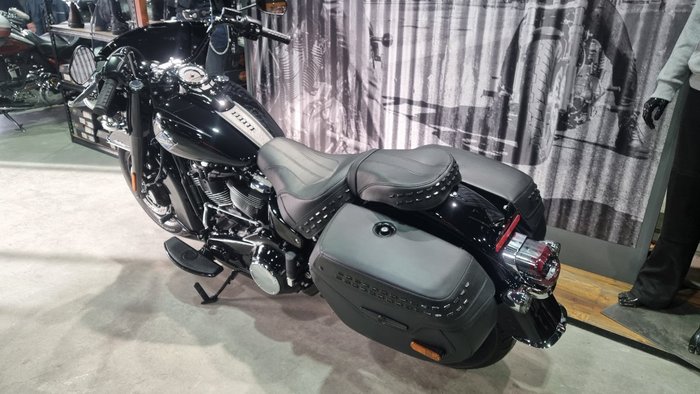 2025 Harley-davidson FLHC HERITAGE CLASSIC (117) Vivid Black