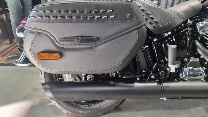2025 Harley-davidson FLHC HERITAGE CLASSIC (117) Vivid Black