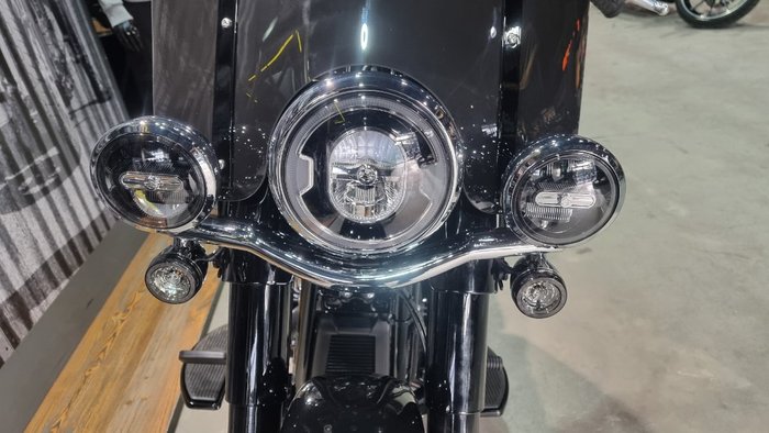 2025 Harley-davidson FLHC HERITAGE CLASSIC (117) Vivid Black