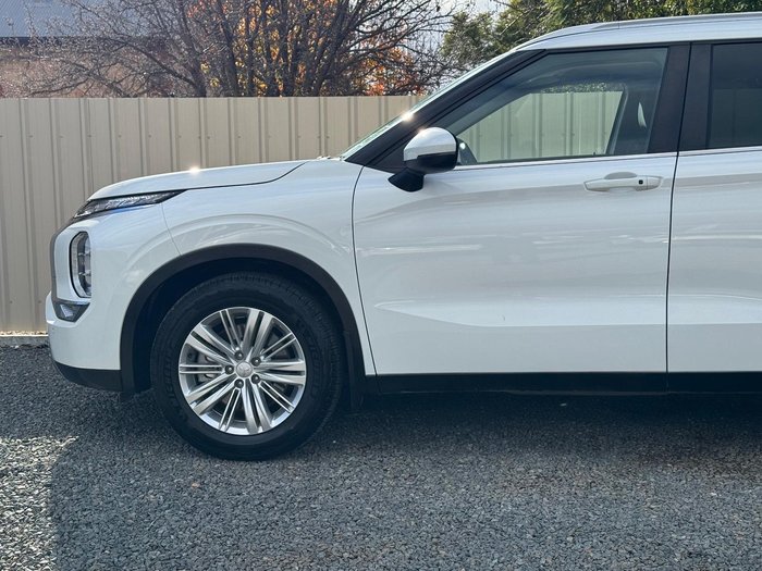 2022 Mitsubishi Outlander LS