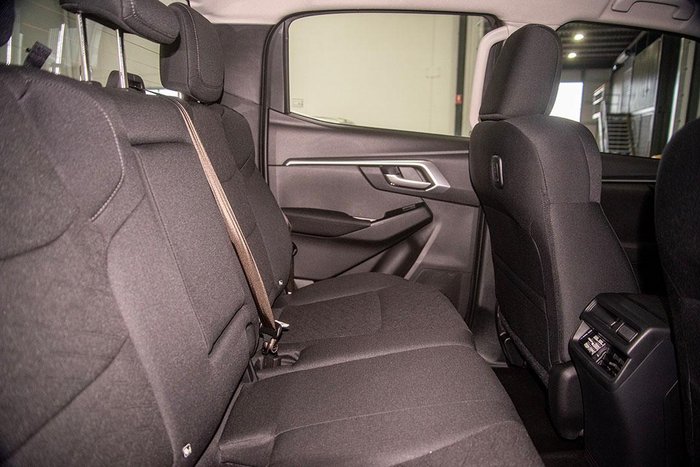 2025 Isuzu D-MAX LS-M