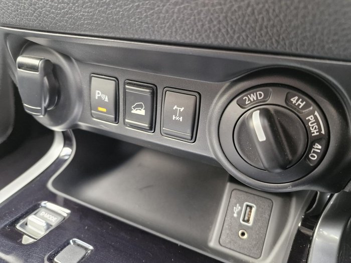 2023 Nissan Navara ST-X