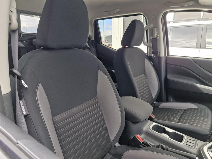 2023 Nissan Navara ST-X