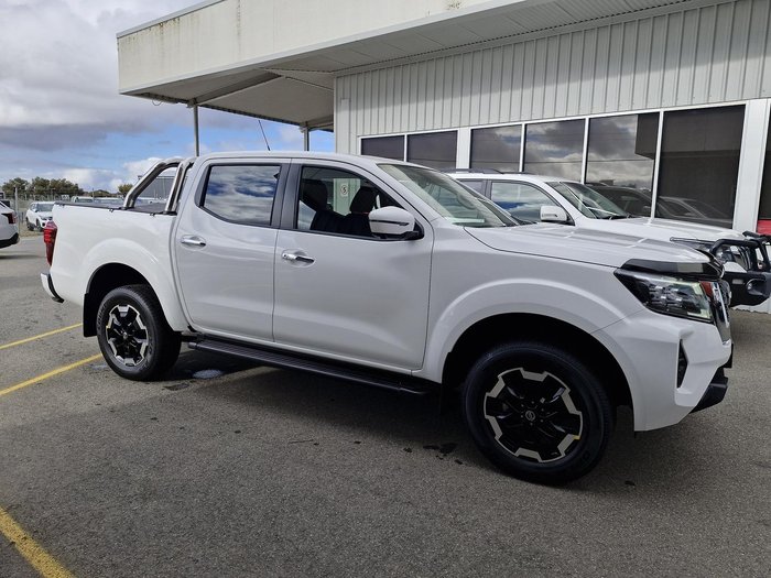 2023 Nissan Navara ST-X