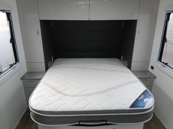2022 Red Centre Kimberley Plus 226 Family Van 2 x Bunk