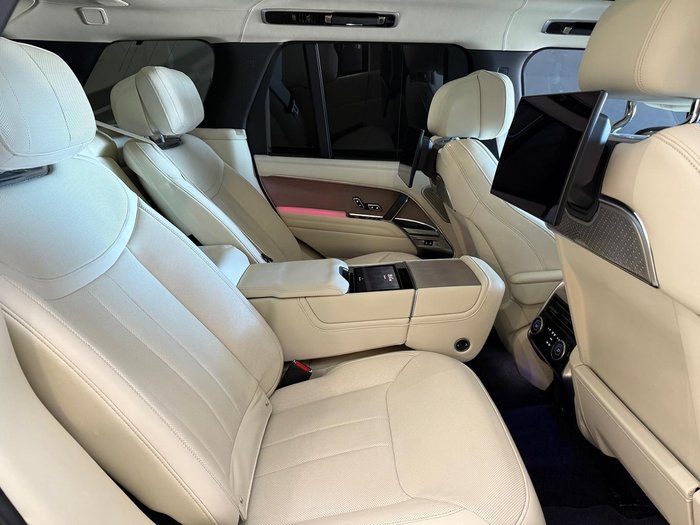 2022 Land Rover Range Rover P530 Autobiography
