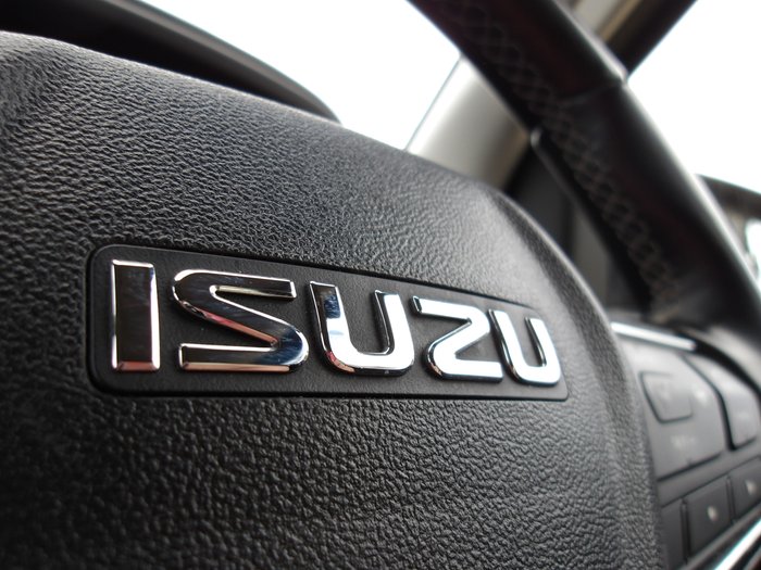 2022 Isuzu MU-X LS-T