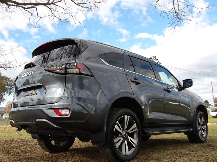 2022 Isuzu MU-X LS-T