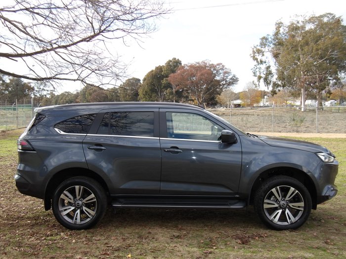 2022 Isuzu MU-X LS-T
