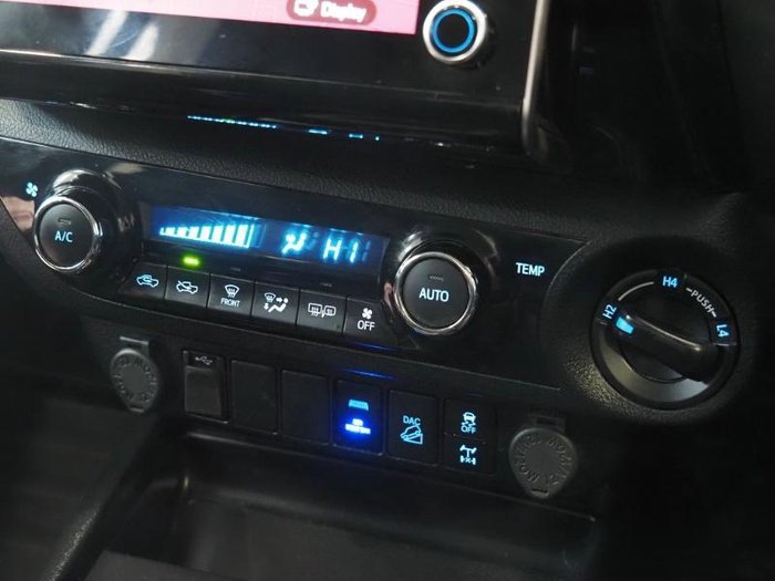 2021 Toyota Hilux SR5