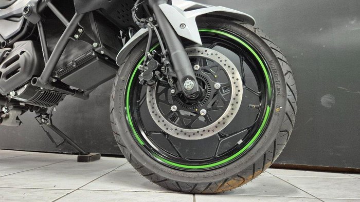 2024 Kawasaki 2024 KAWASAKI Z e-1 ELECTRIC BrightSilver/MatteLime/Ebony