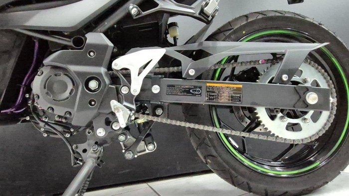 2024 Kawasaki 2024 KAWASAKI Z e-1 ELECTRIC BrightSilver/MatteLime/Ebony