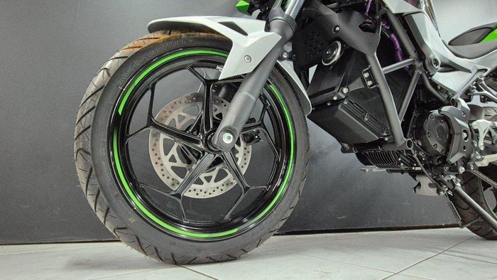 2024 Kawasaki 2024 KAWASAKI Z e-1 ELECTRIC BrightSilver/MatteLime/Ebony