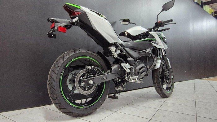 2024 Kawasaki 2024 KAWASAKI Z e-1 ELECTRIC BrightSilver/MatteLime/Ebony
