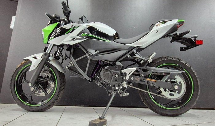 2024 Kawasaki 2024 KAWASAKI Z e-1 ELECTRIC BrightSilver/MatteLime/Ebony