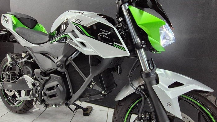 2024 Kawasaki 2024 KAWASAKI Z e-1 ELECTRIC BrightSilver/MatteLime/Ebony