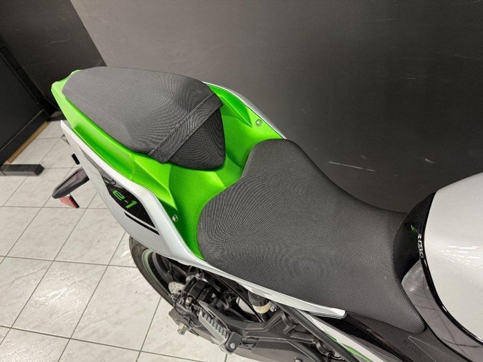 2024 Kawasaki 2024 Kawasaki Ninja e-1 Electric BrightSilver/MatteLime/Ebony