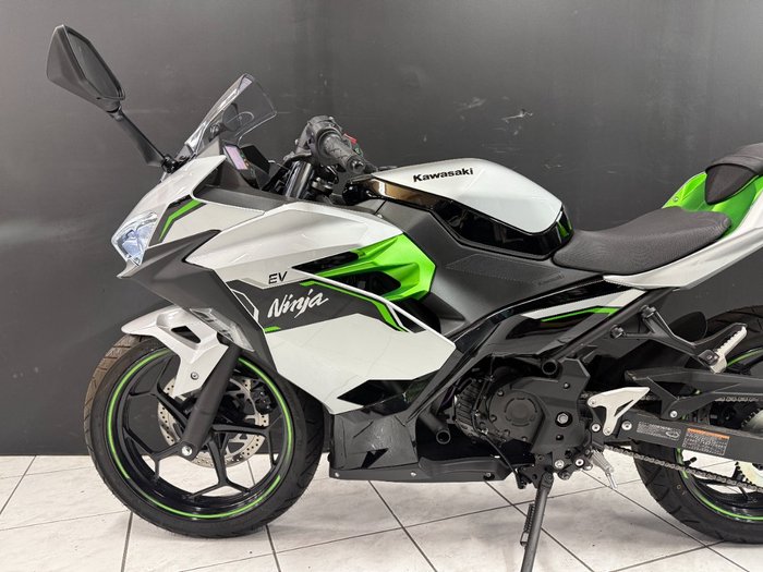 2024 Kawasaki 2024 Kawasaki Ninja e-1 Electric BrightSilver/MatteLime/Ebony