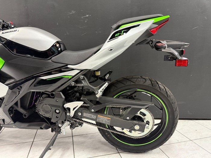 2024 Kawasaki 2024 Kawasaki Ninja e-1 Electric BrightSilver/MatteLime/Ebony