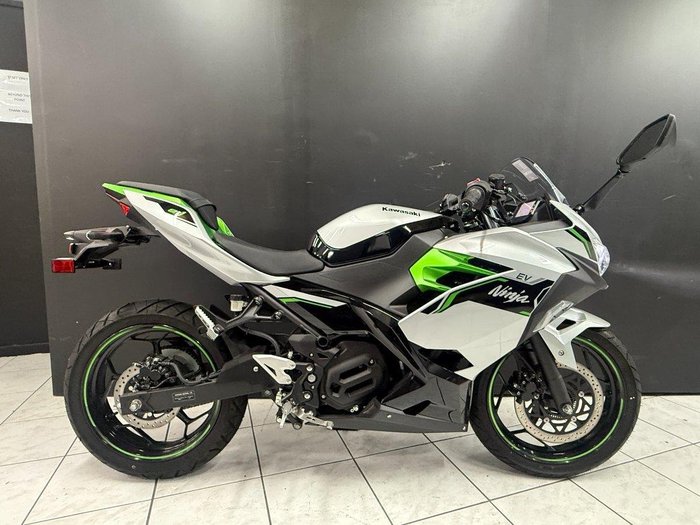 2024 Kawasaki 2024 Kawasaki Ninja e-1 Electric BrightSilver/MatteLime/Ebony