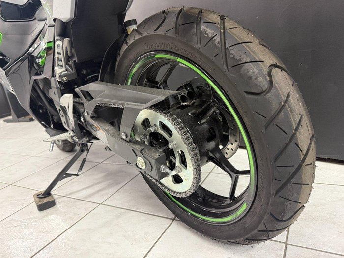 2024 Kawasaki 2024 Kawasaki Ninja e-1 Electric BrightSilver/MatteLime/Ebony