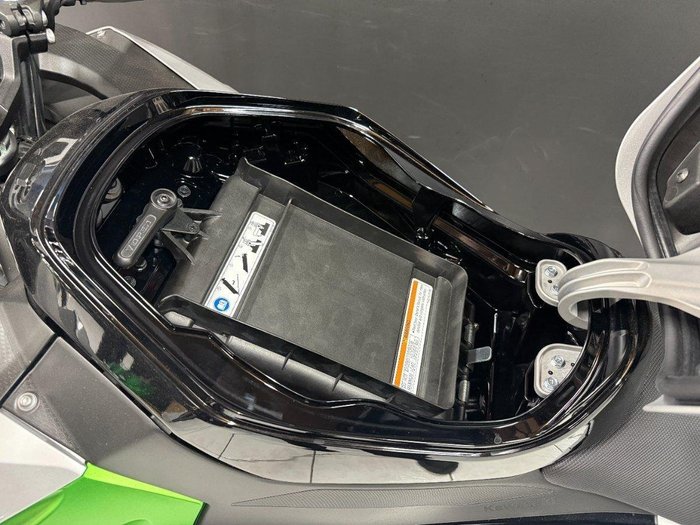 2024 Kawasaki 2024 Kawasaki Ninja e-1 Electric BrightSilver/MatteLime/Ebony